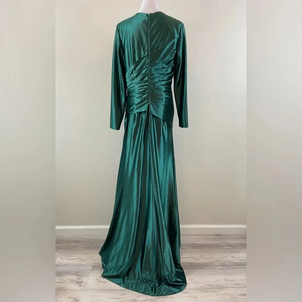 Ieena for MacDuggal green satin deep v long gown size 10 - Picture 4 of 8